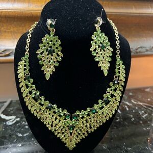 Luxurious Green and Gold Leaf Necklace Set